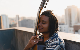 Violonista do interior de SP, primeira da Forbes Under 30, se apresenta em Tatuí: 'Voltar para casa'
