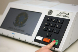 Eleições 2026: número de candidaturas cai 42% em relação a 2022; especialista aponta que fenômeno é ‘atípico’
