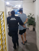 Homem é preso dentro da delegacia por descumprir medida protetiva em Volta Redonda